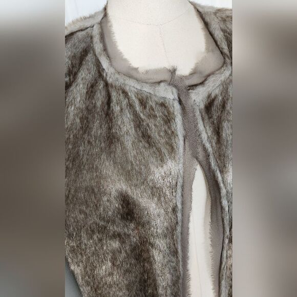 Simply Vera by Vera Wang Faux Fur Vest - size Medium - Picture 5 of 8